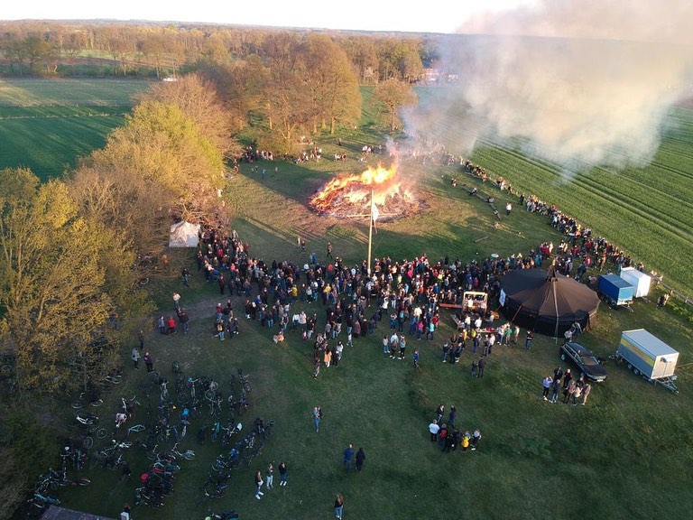 Ostern 2023 gibt es wieder das beliebte Osterfeuer auf unserem Pfadfinderplatz im Dernekamp. Wir entzünden wieder gegen 19 Uhr das Feuer und unser @roverrudel.duelmen kümmert sich wieder um eure Verpflegung! Wir freuen uns euch zu begrüßen und wiederzuseh