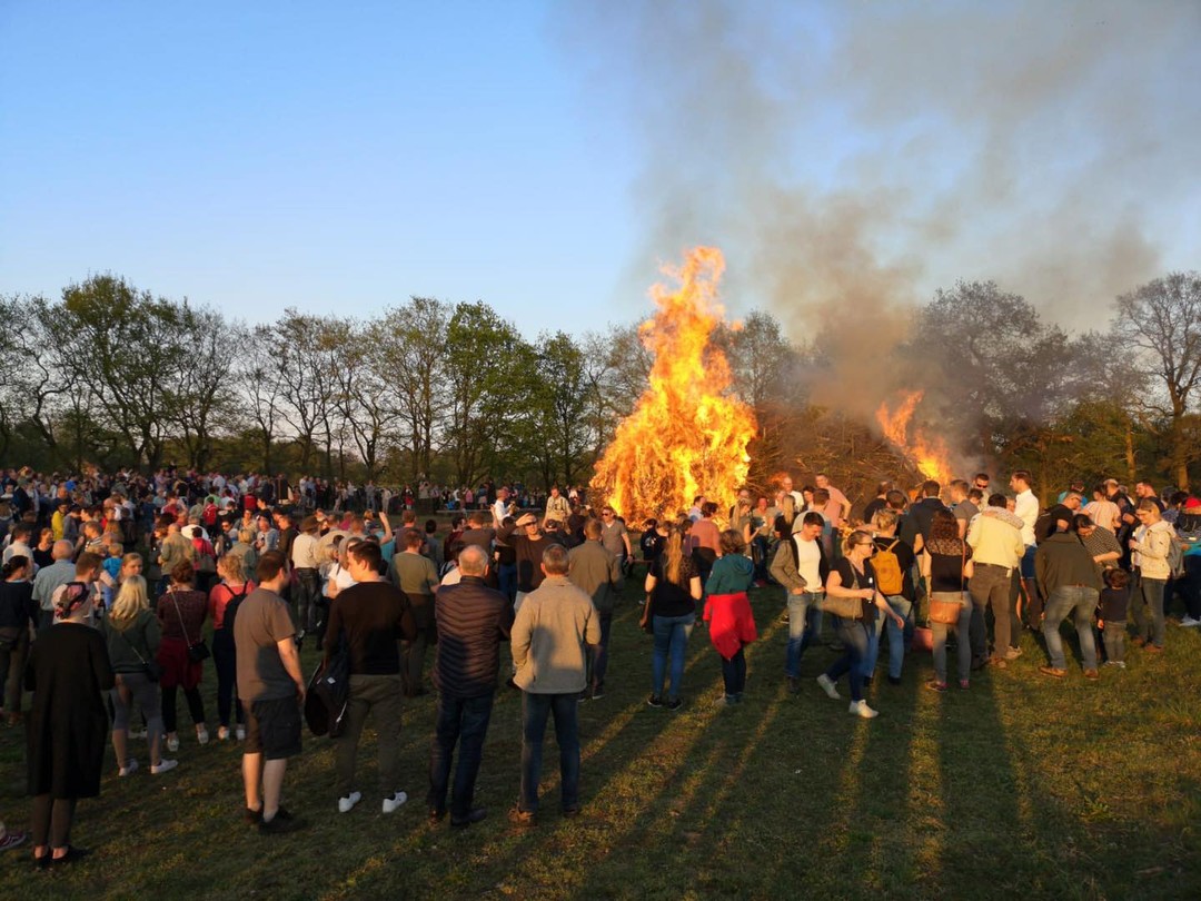 +++ OSTERFEUER 2022 +++

Nach zwei Jahren ohne Besucher findet es dieses Jahr endlich wieder in gewohnter Manier statt: Unser Osterfeuer! ??

Am Ostersonntag ? zünden wir wieder unser traditionelles Osterfeuer auf unserem Pfadfinderplatz.

Ab 19.00 Uhr he
