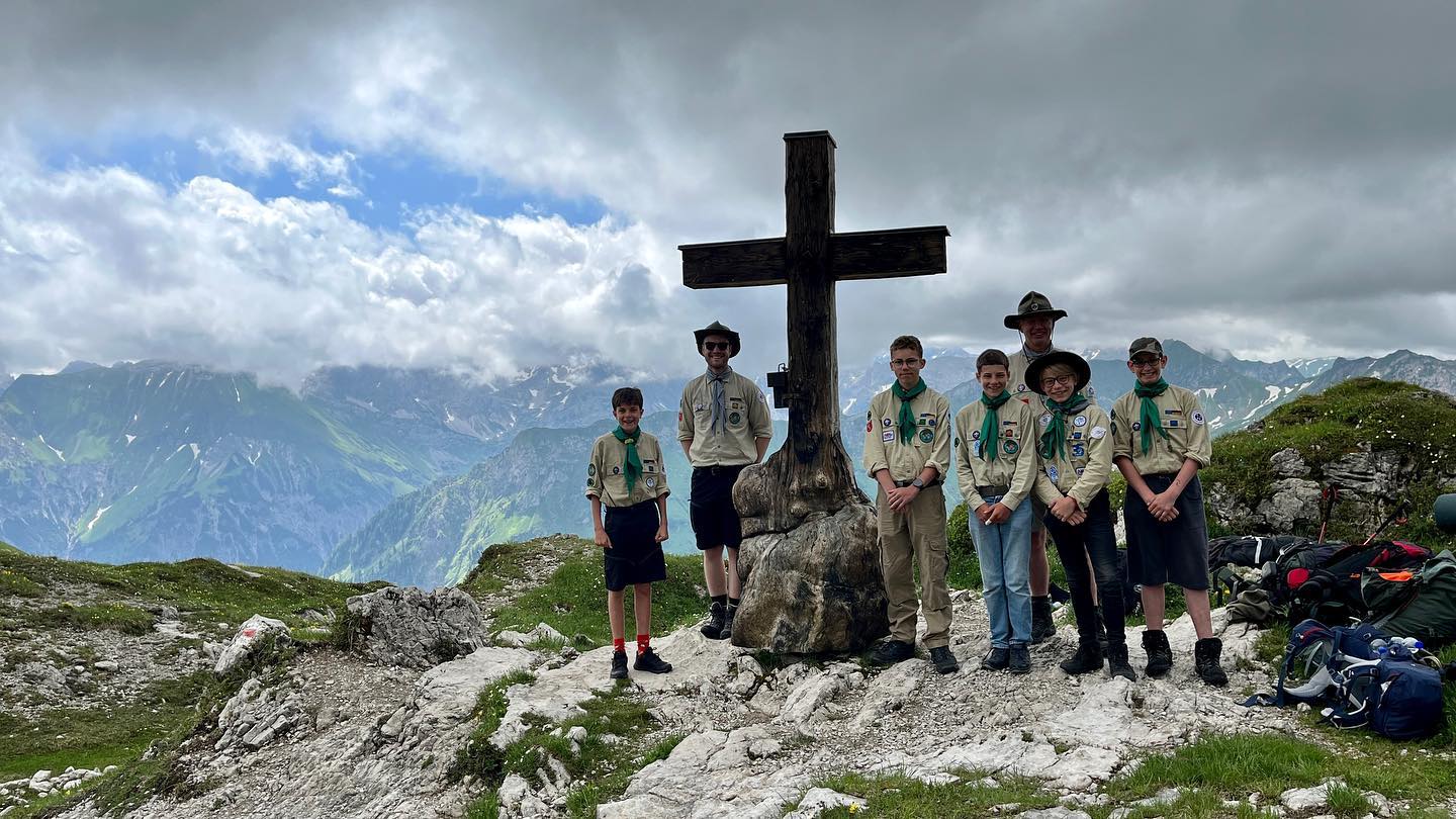 Hier mal ein Eindruck von der Tour der PfadiDo.
Die erste Teiletappe zum Nebelhorn ist geschafft. Unterwegs wurden die Versprechen abgelegt.
Nun geht es weiter nach Augsburg. 
????????