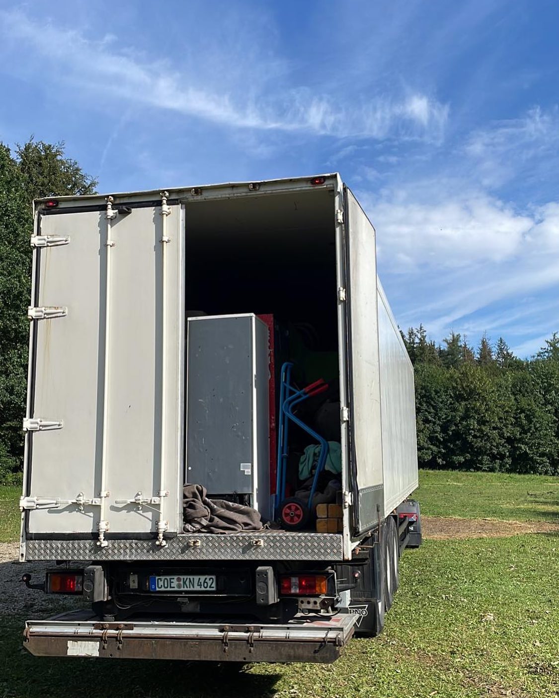 Die letzten Materialien werden noch gepackt und dann fährt auch der LKW samt Nachkommando zurück in die Heimat. Vielen lieben Dank an alle Beteiligten für eine großartiges Zeltlager 2023!
SPERRGEPÄCK: Das Sperrgepäck kann am Samstag, 15.07., ab 12 Uhr am